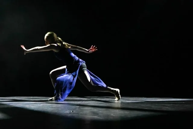 girls dancing on stage